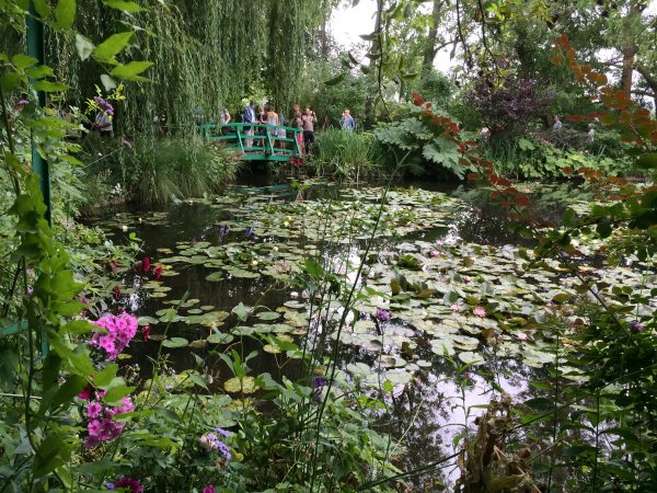 Reise zur Kunst nach PARIS und GIVERNY: Monets Seerosenteich und japanische Brücke. Foto © Welz