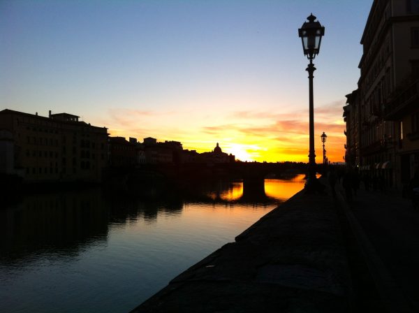 Silvester in Florenz. Sonnenuntergang am Arno. Foto © Welz
