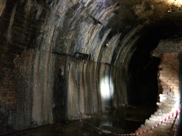 Kalkablagerungen im Rosensteintunnel - Foto © Welz