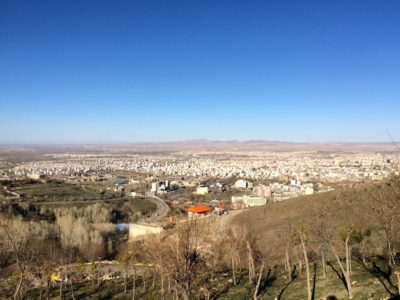 Hamadan: Vom Abbasabad-Hügel hat man einen schönen Blick über die Stadt. Foto © Welz (2016)