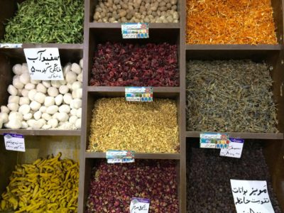 Shiraz: Gewürzvielfalt im Vakil-Bazar. Foto © Welz (2016)