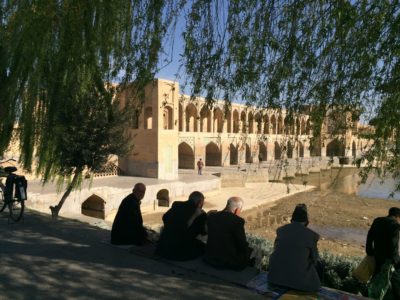 Isfahan: Auch die vielbewunderte Khaju-Brücke ist ein beliebter Treffpunkt. Foto © Welz (2016)