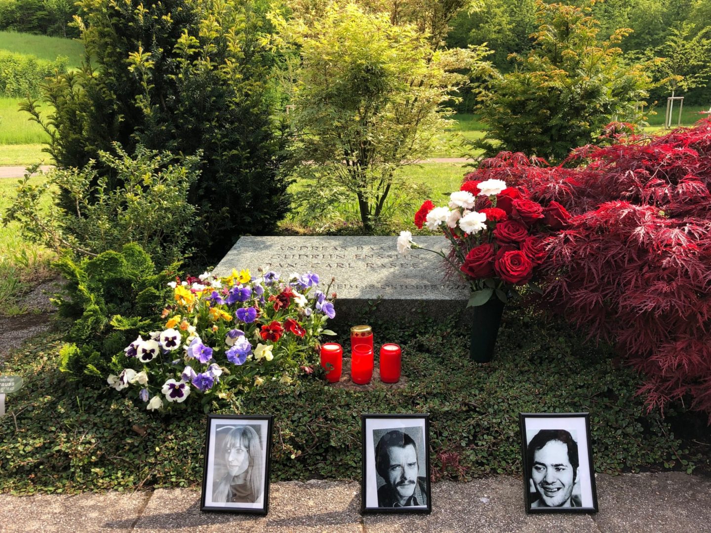 Stuttgart Dornhaldenfriedhof Grab von Ensslin, Baader, Raspe - so vorgefunden Mai 2019 Foto © Welz - Kunst und Reisen